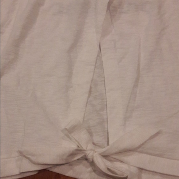 Plus size fresh white top - Picture 3 of 5